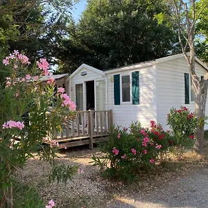 Camping Mobil Grand Confort En Provence, La Roque-d'Antheron